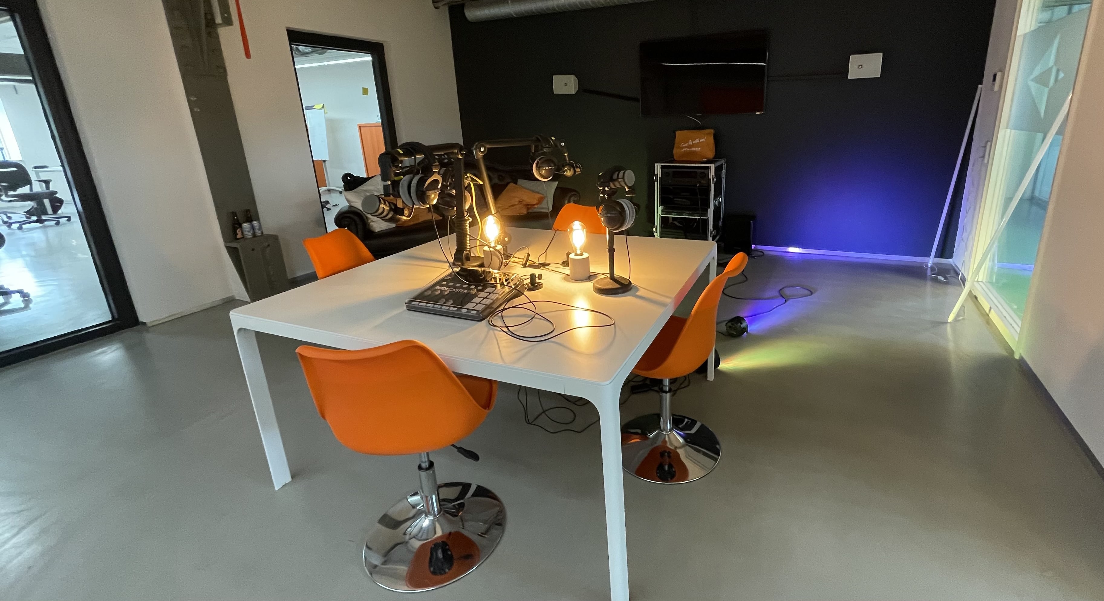 Studio Mediacentrale by Jet-Stream, meeting space with orange chairs