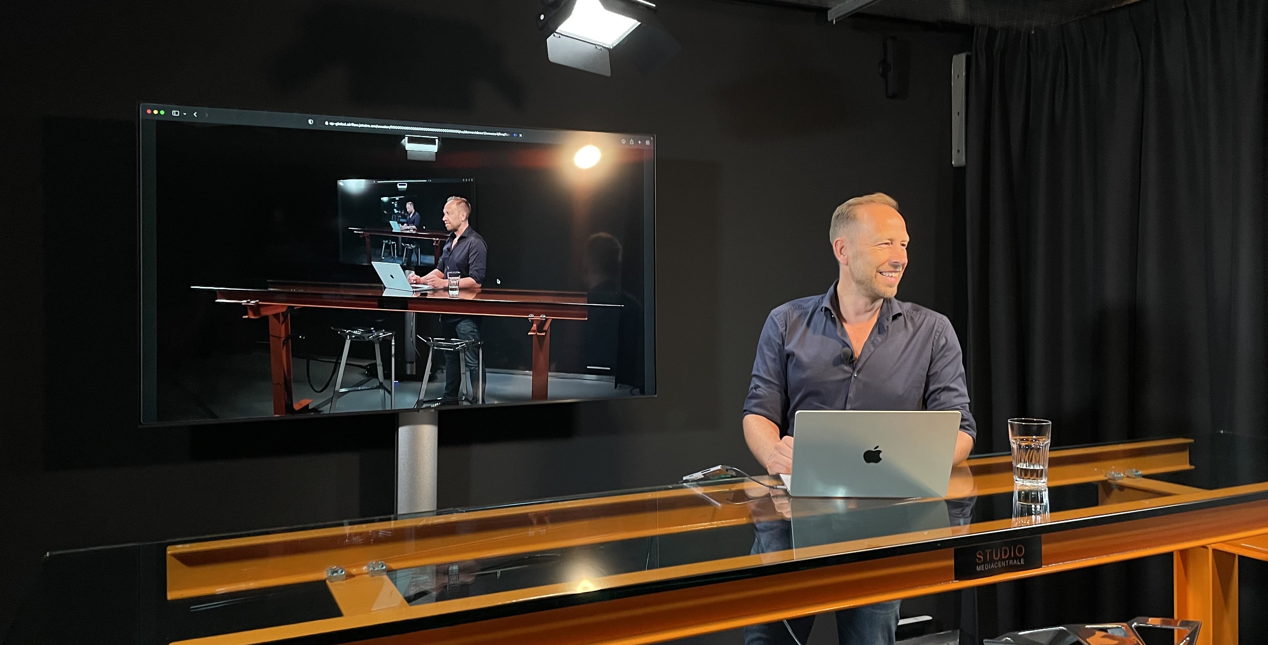 Presenter in the Jet-Stream 4K video studio