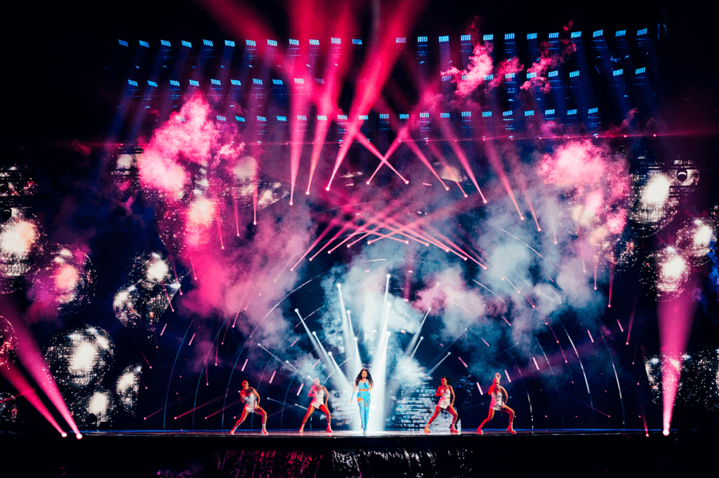 Stage show with pink lights, MaelStrom live transcoding adapting bandwidth to picture complexity