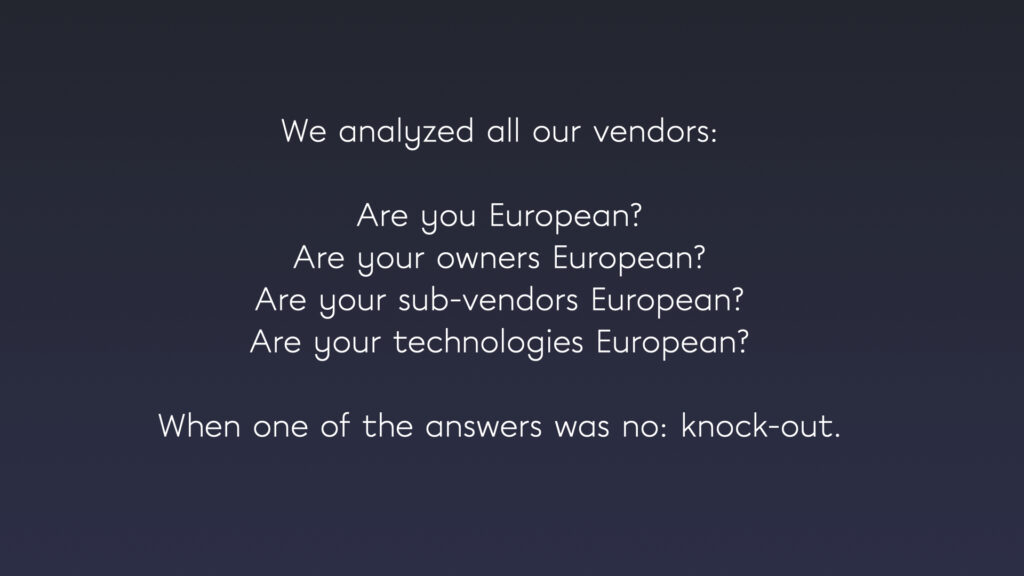 Presentatieslide: alle leveranciers getoetst op Europees eigendom, subleveranciers en technologie, anders knock-out